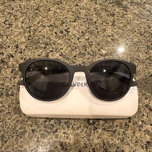 Calvin Klein White and Black Eyewear Case. New with out tag